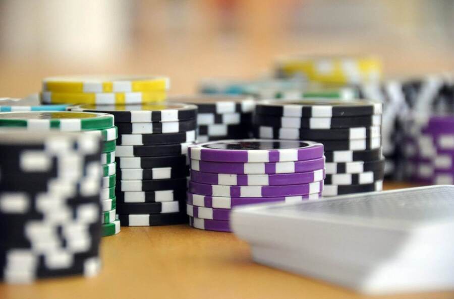 Co je poker ante?
