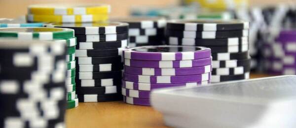 Co je poker ante?